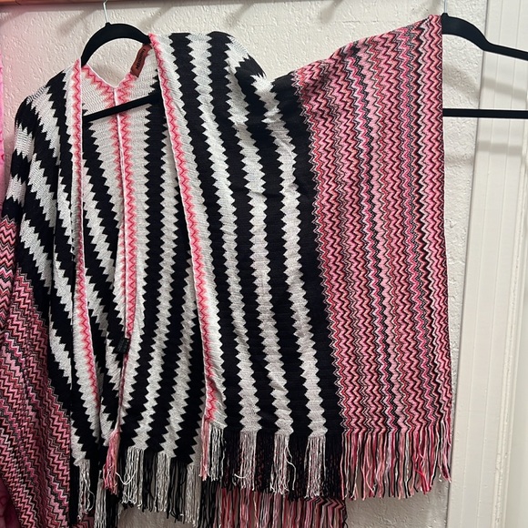 Chevron Wool Blend Ruana XL - Picture 3 of 7